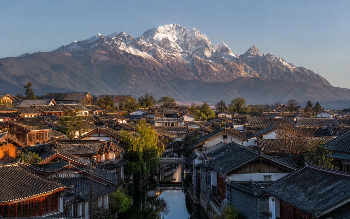 Lijiang Old Town beneath Jade Dragon Snow Mountain
